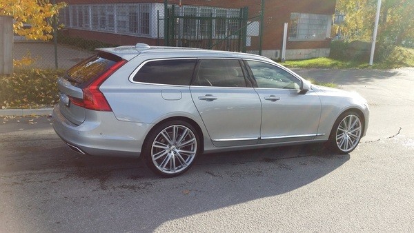 V90 electric1.jpg