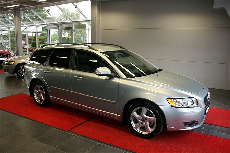 volvo-v50-837799_26092990.jpg