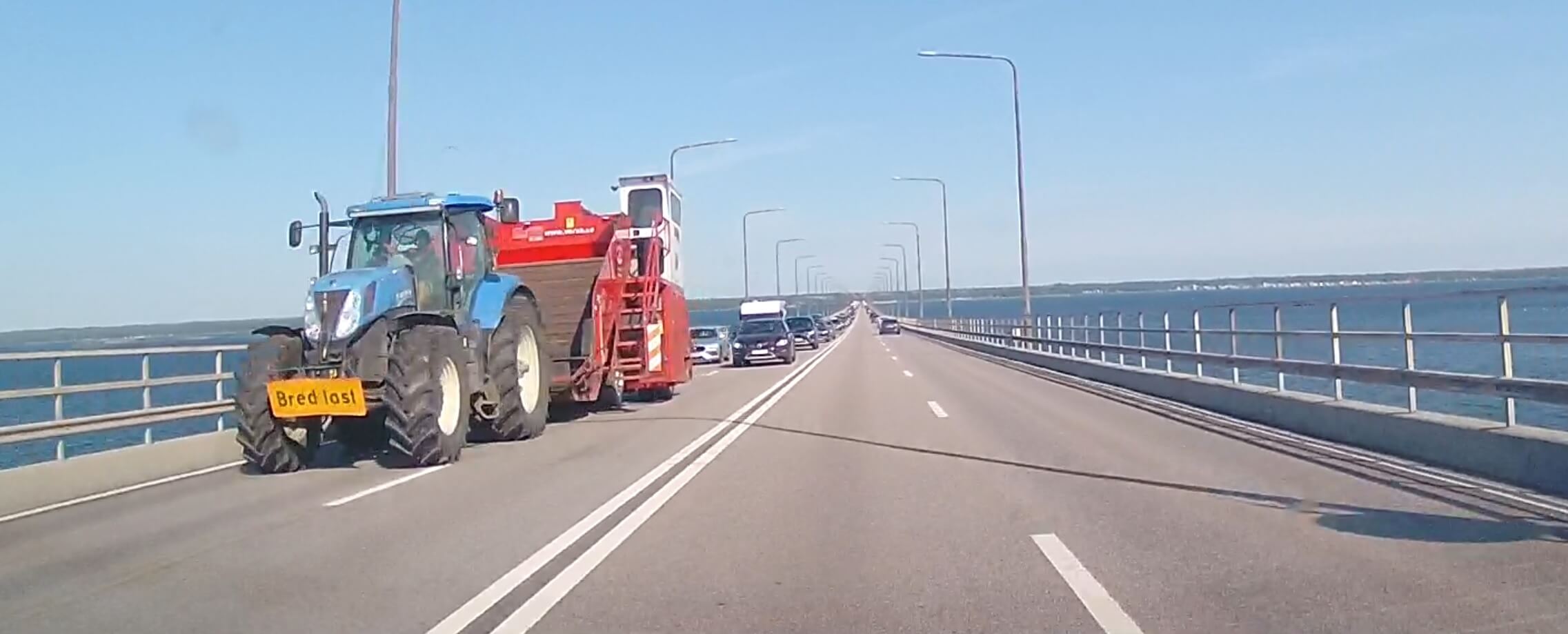 Traktor på Ölandsbron.jpg