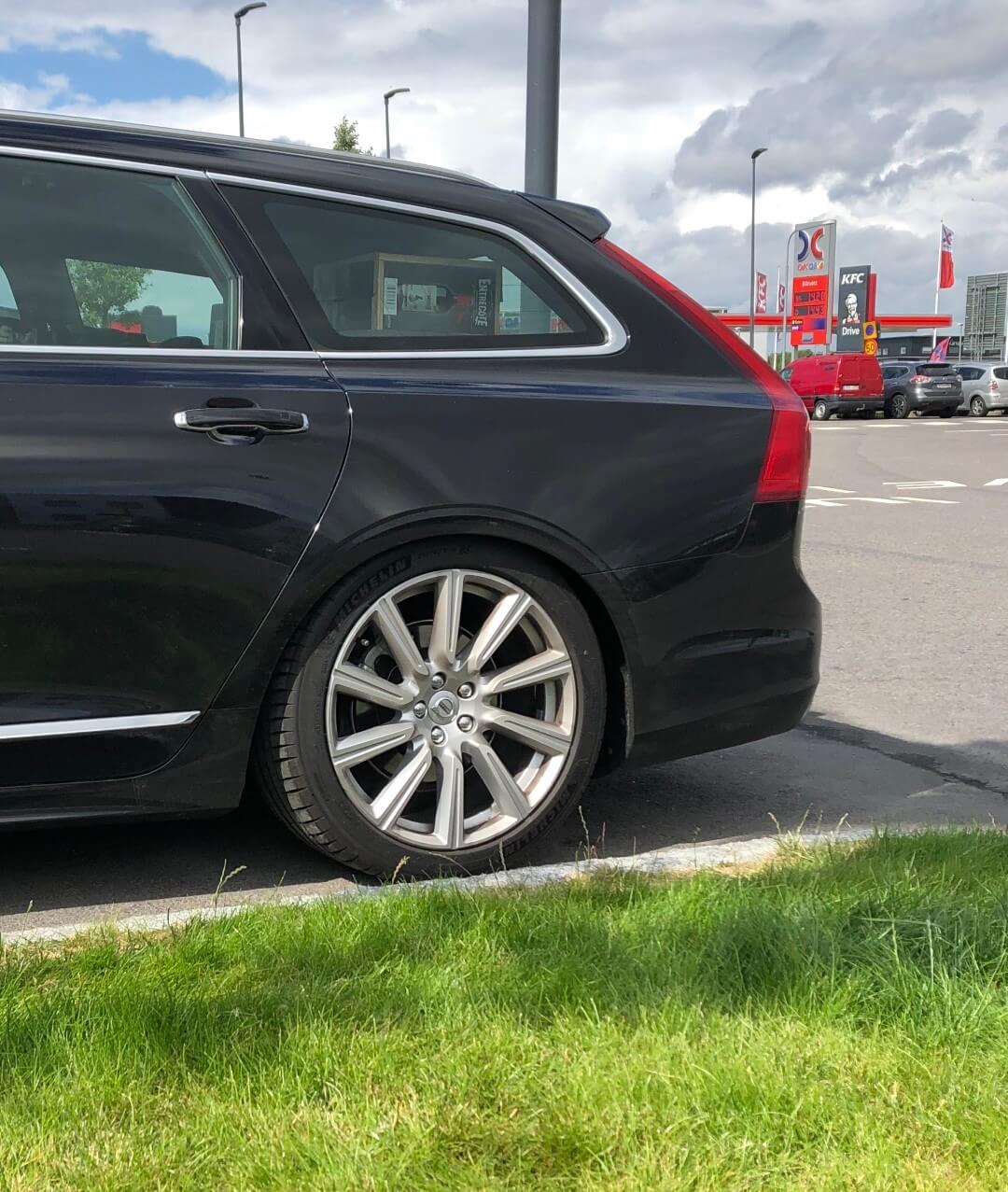 Volvo V90 D4 AWD Inscription bordershop (Large).jpg