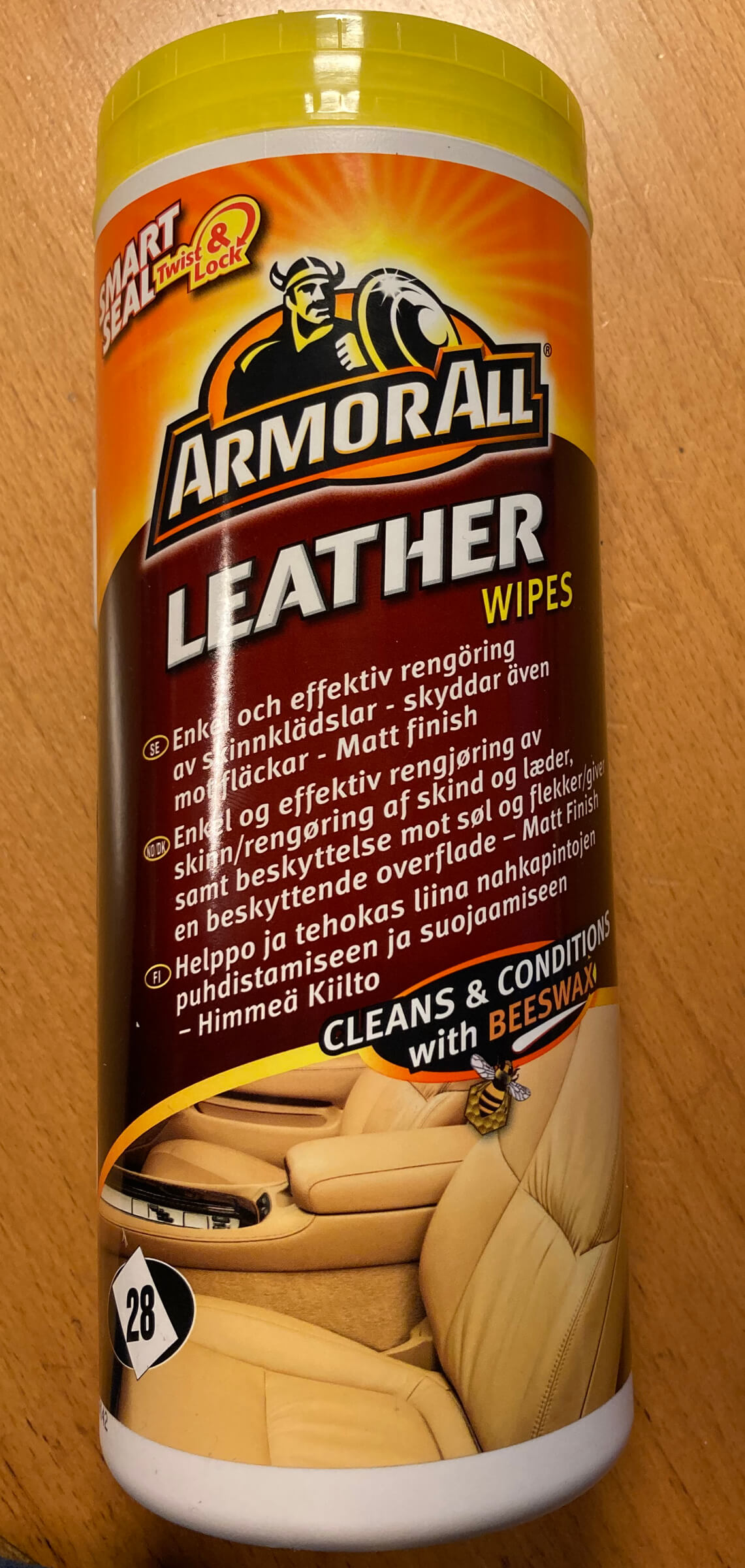 01_Leather_wipes.jpg