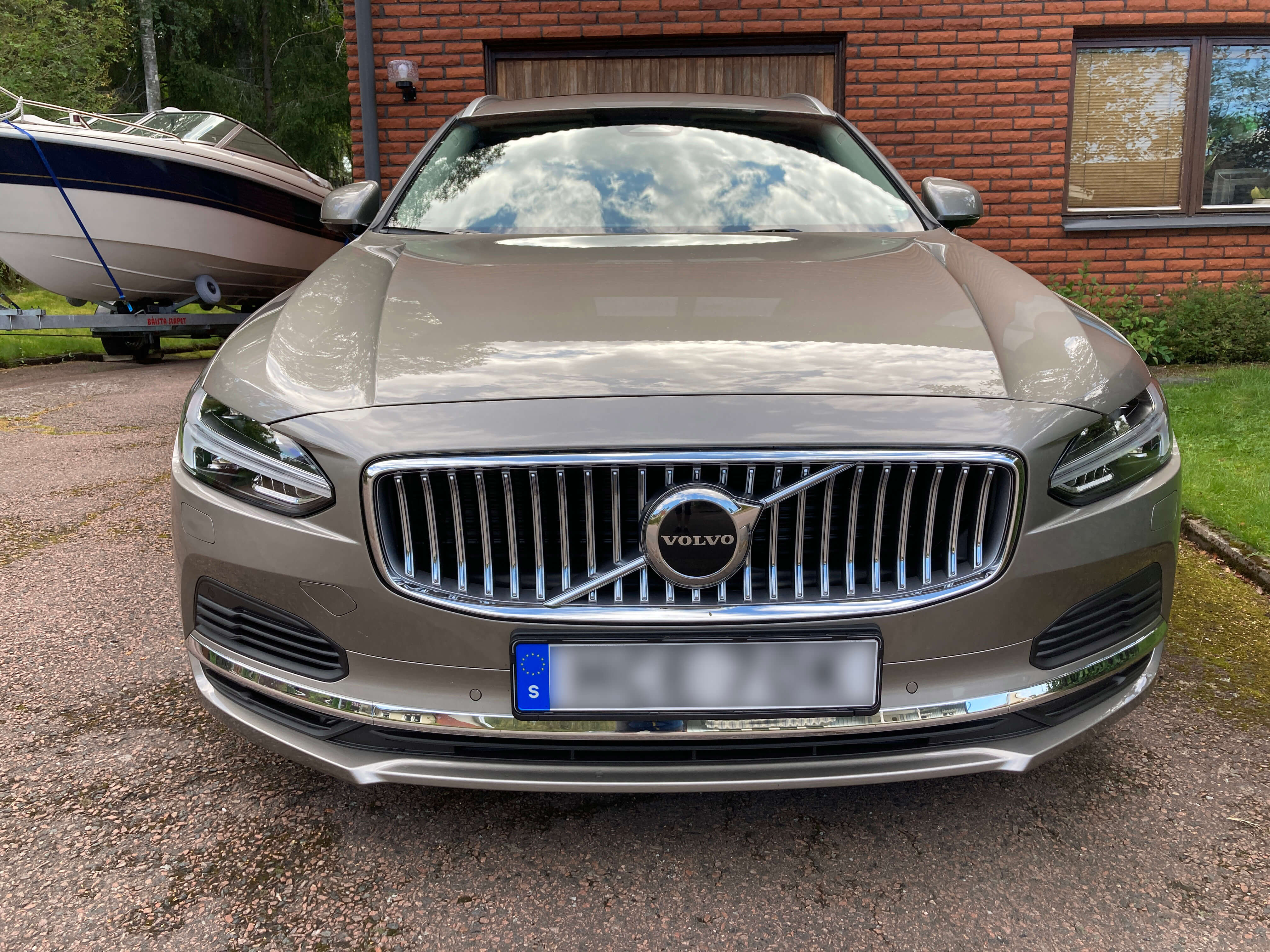 06_V90-T6-Recharge-Inscription_2022_hemma.JPG