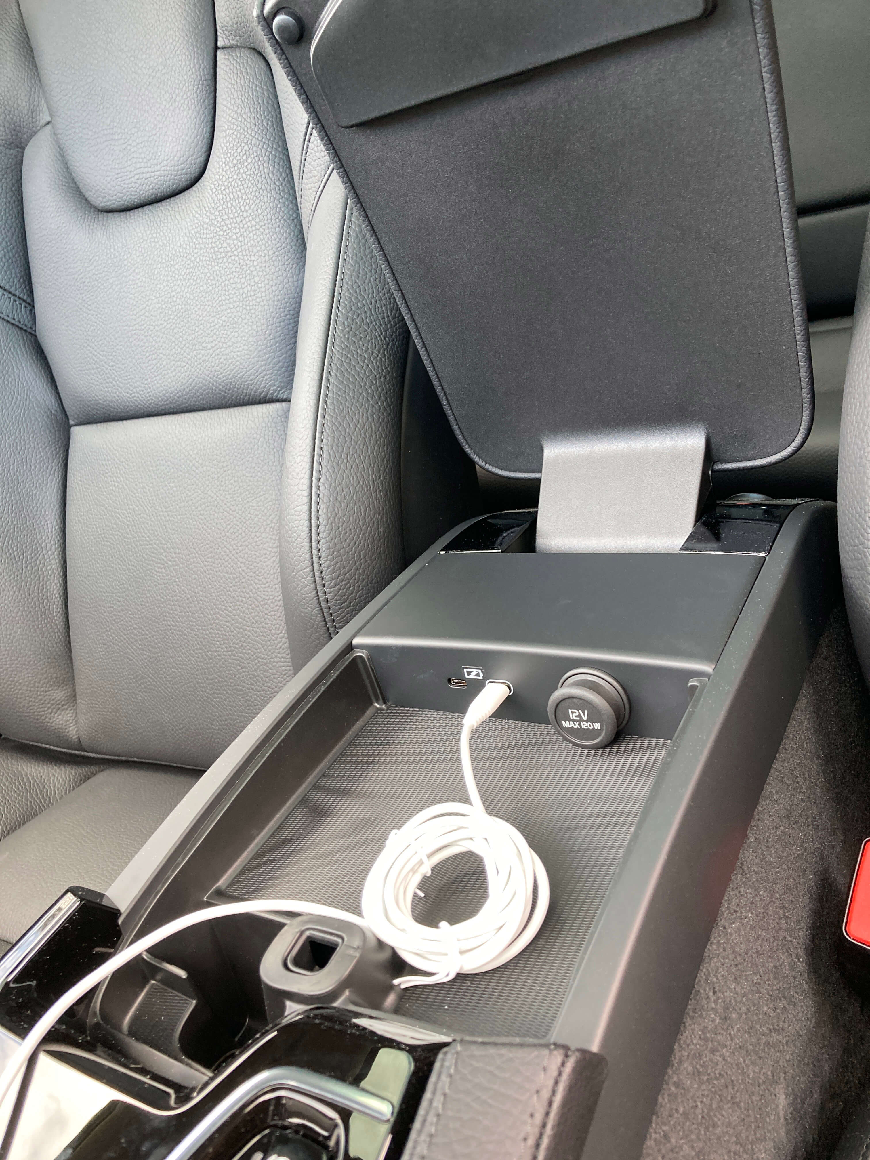 20_V90-T6-Recharge-Inscription_2022_hemma.JPG