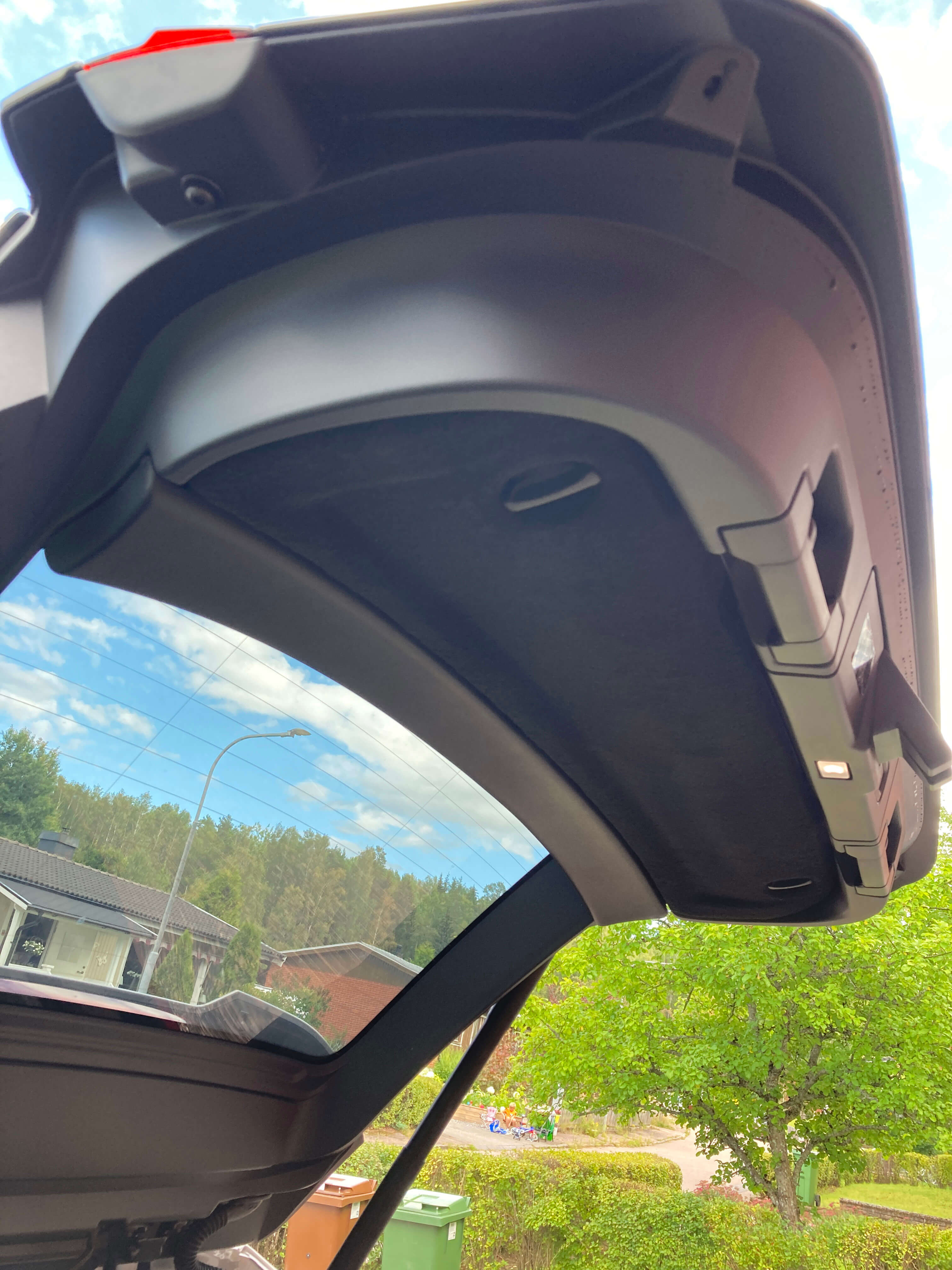 15_V90-T6-Recharge-Inscription_2022_hemma.JPG