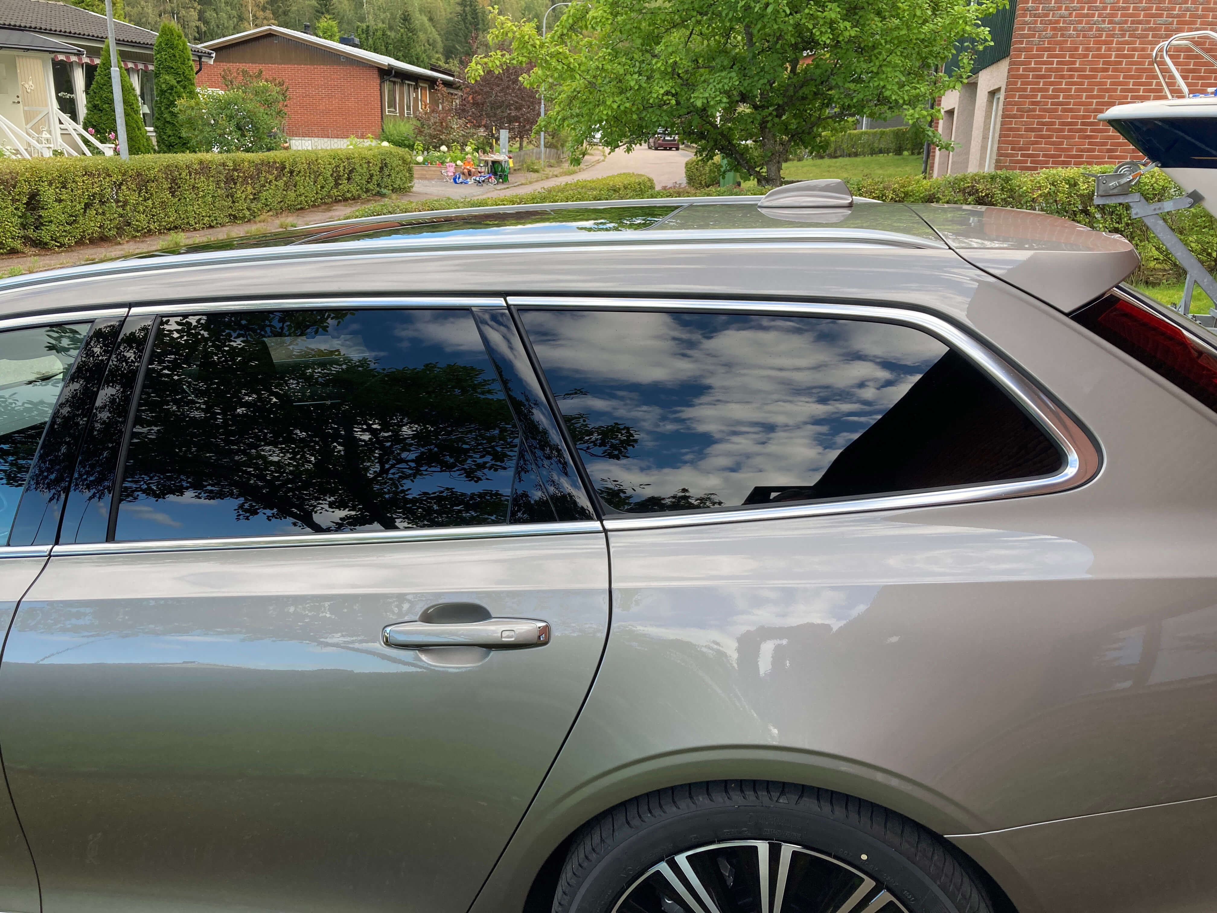 34_V90-T6-Recharge-Inscription_2022_hemma.JPG