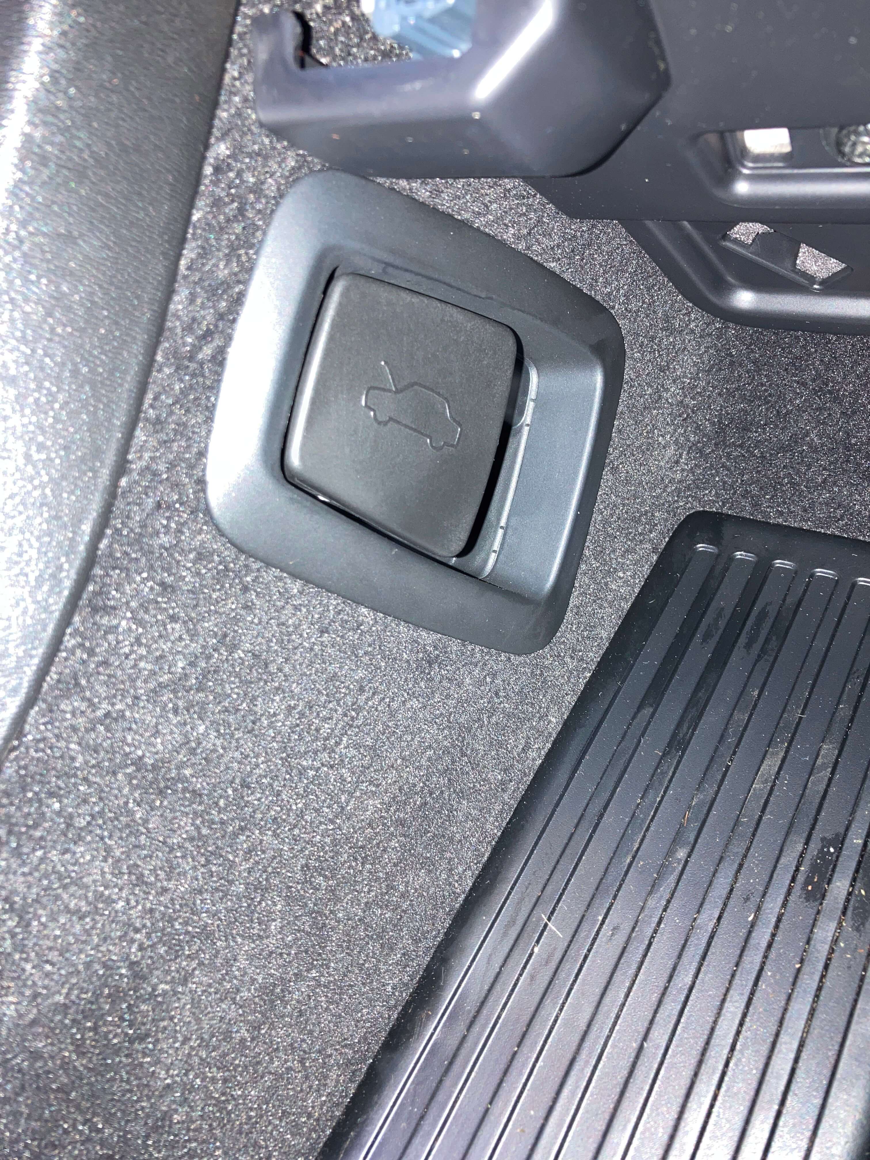 29_V90-T6-Recharge-Inscription_2022_hemma.JPG