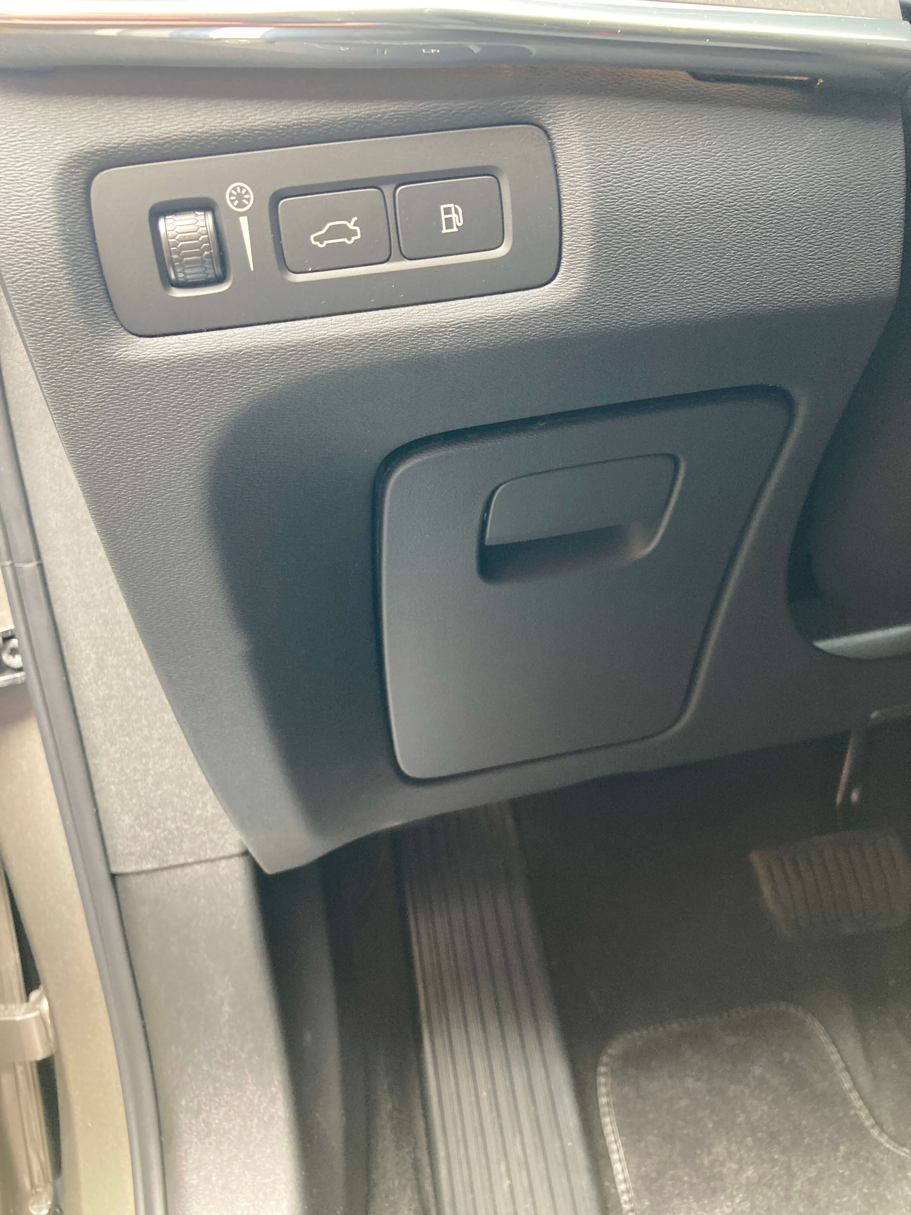 27_V90-T6-Recharge-Inscription_2022_hemma.JPG