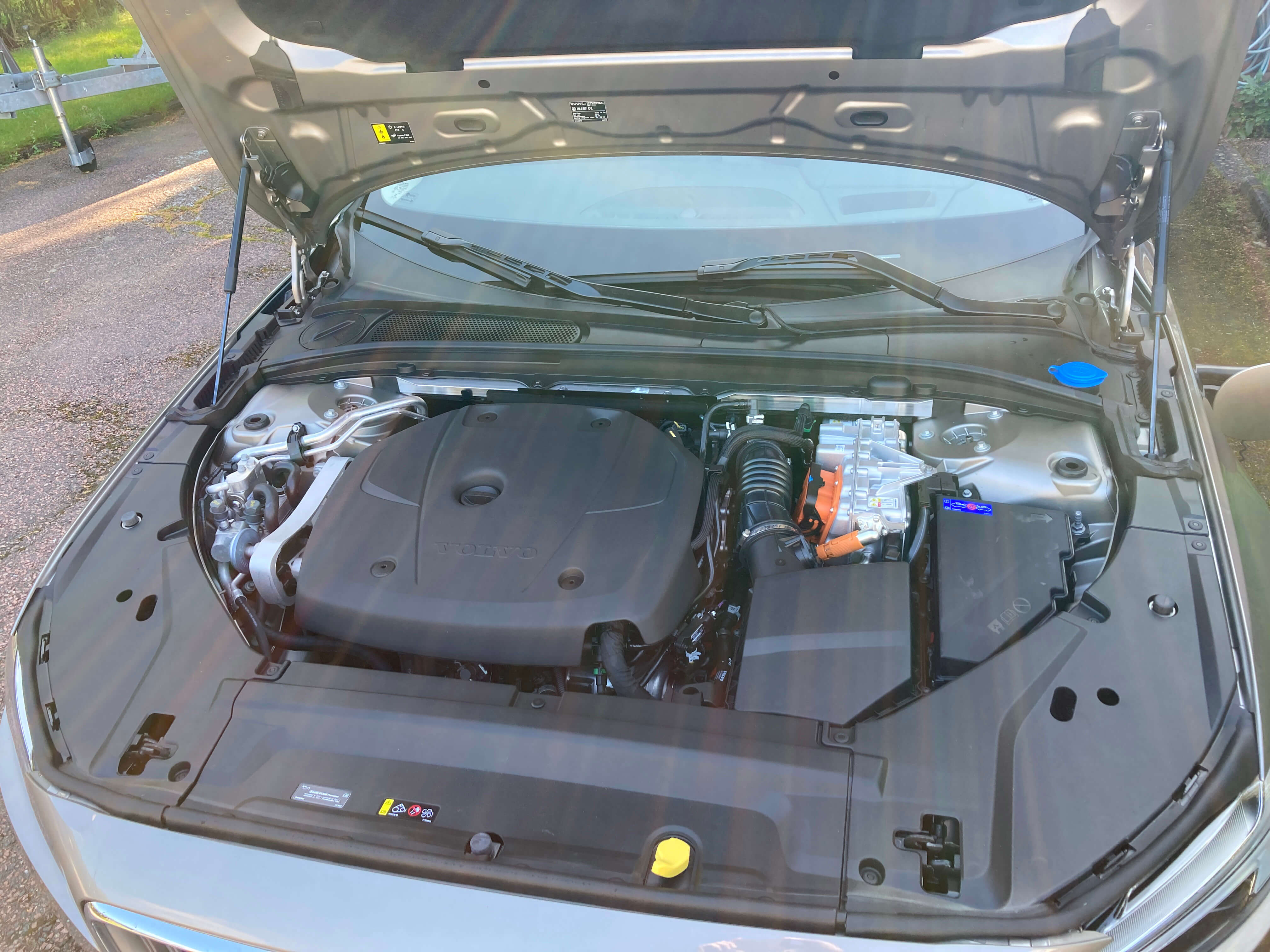 40_V90-T6-Recharge-Inscription_2022_hemma.JPG