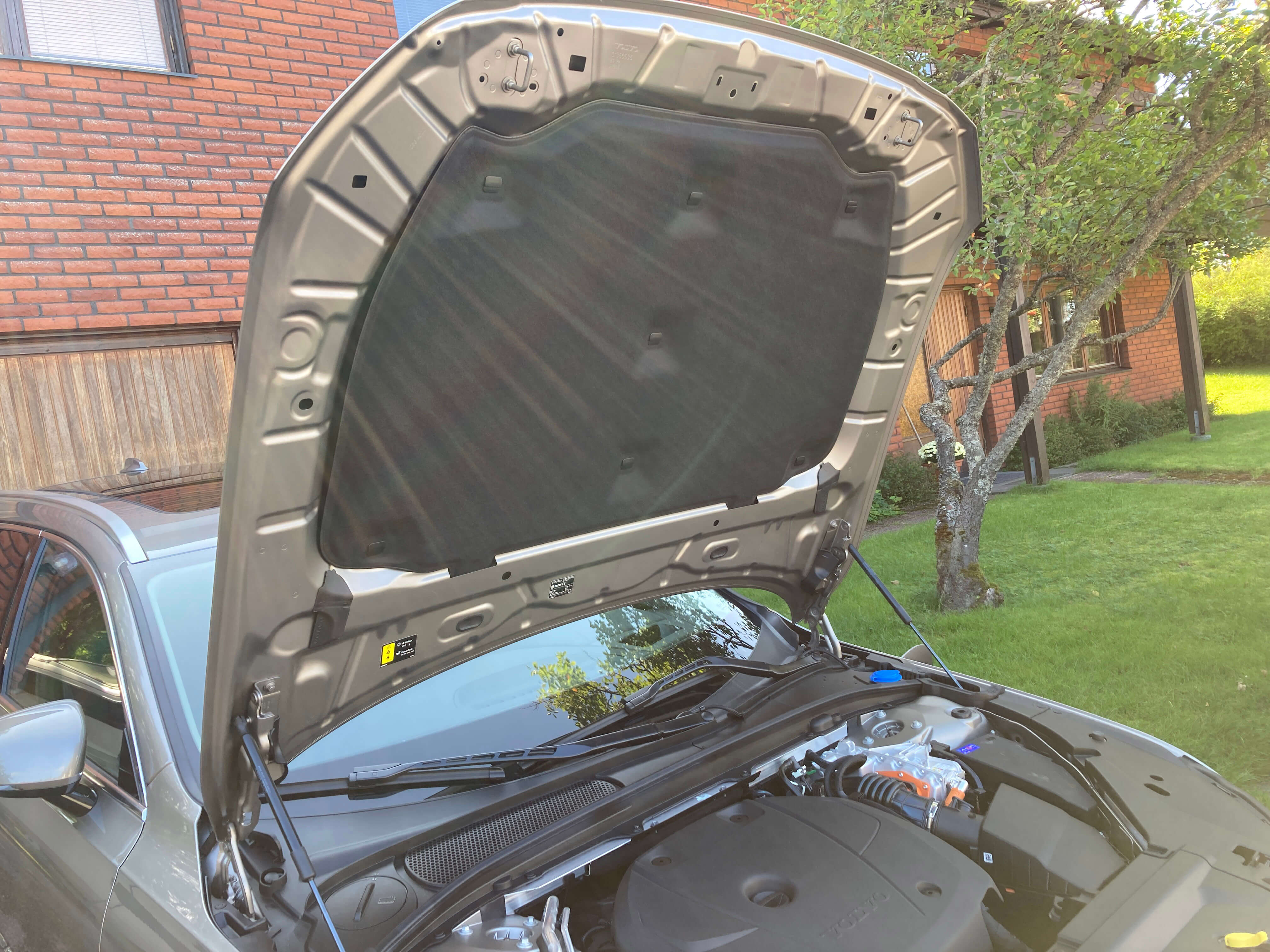 39_V90-T6-Recharge-Inscription_2022_hemma.JPG