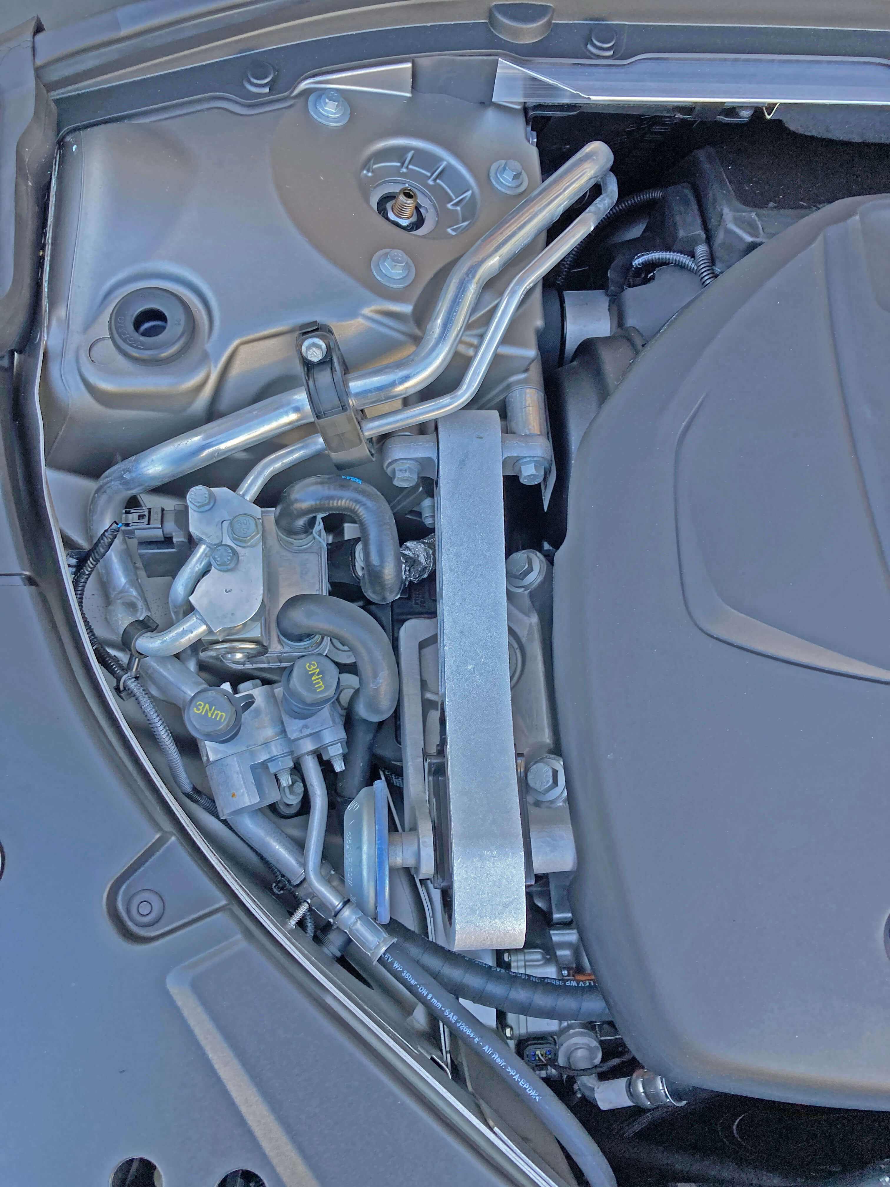 42_V90-T6-Recharge-Inscription_2022.JPG