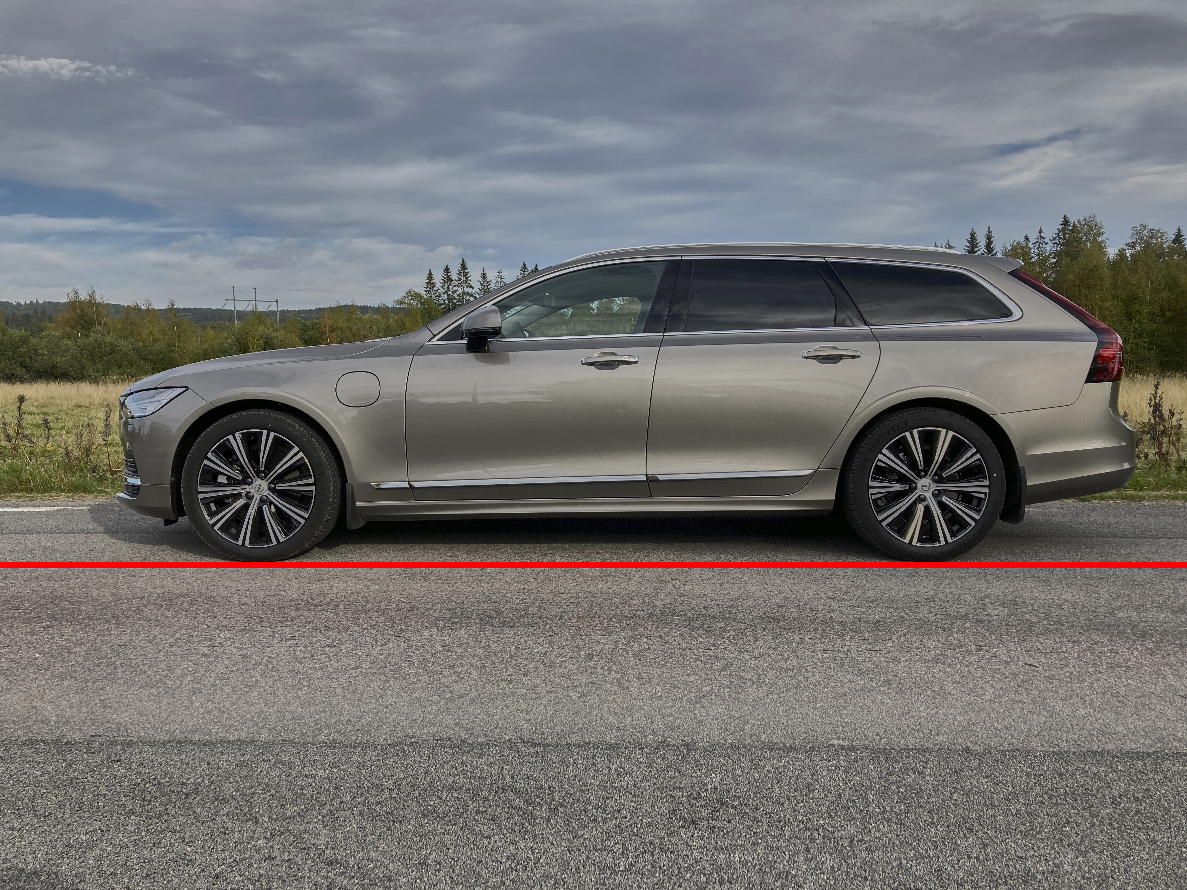 V90-T6_Recharge_Plug-in-Hybrid_2022_plattmark.jpg