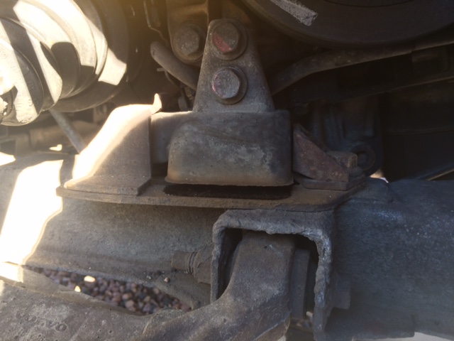 Motorfäste höger.jpg