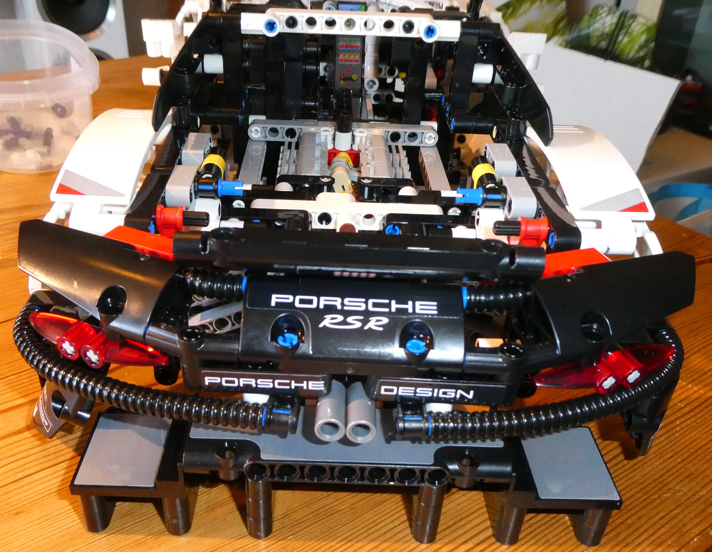 Porsche11.jpg