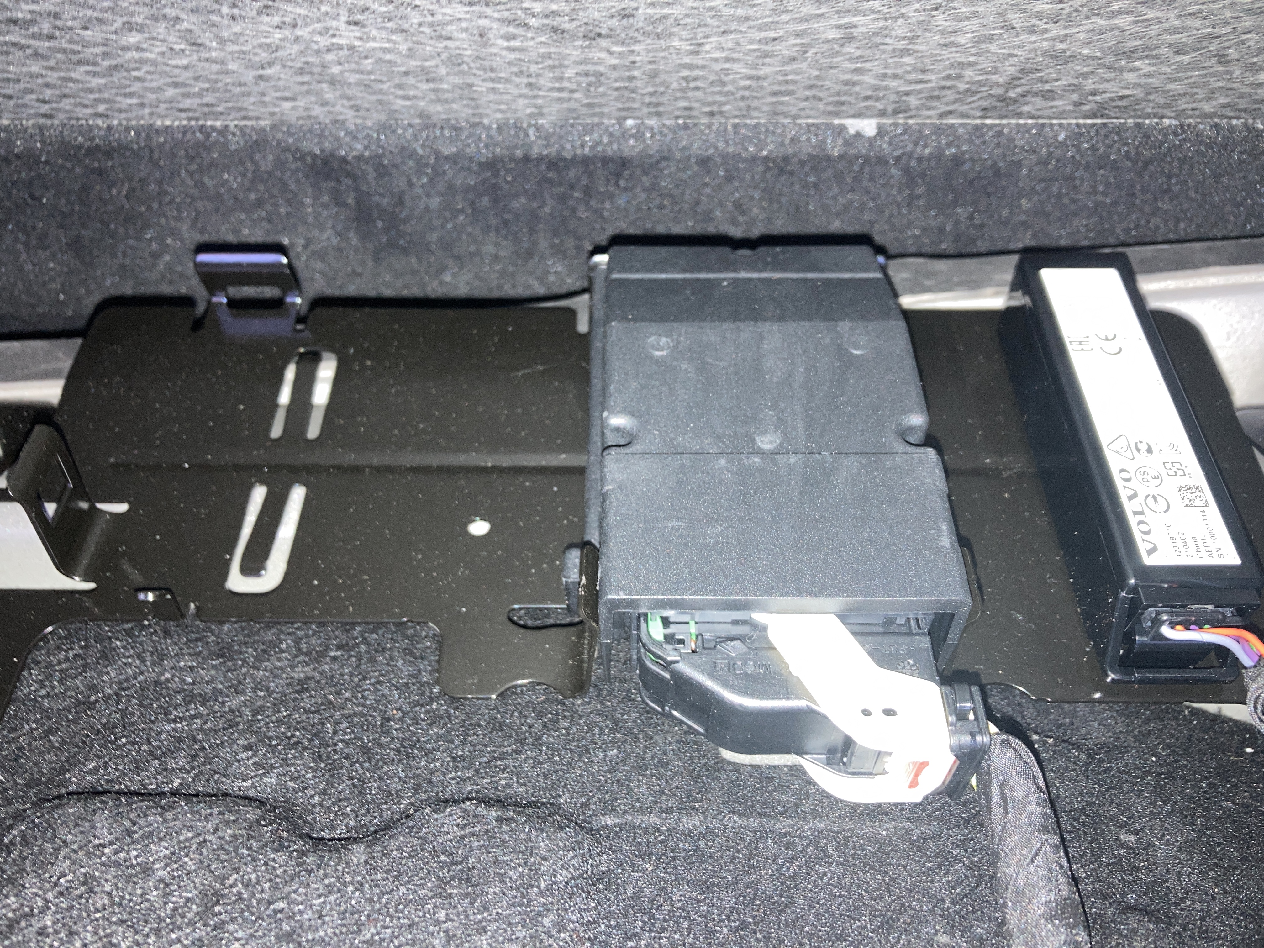02_V90_T6_Recharge_MY22early.JPG