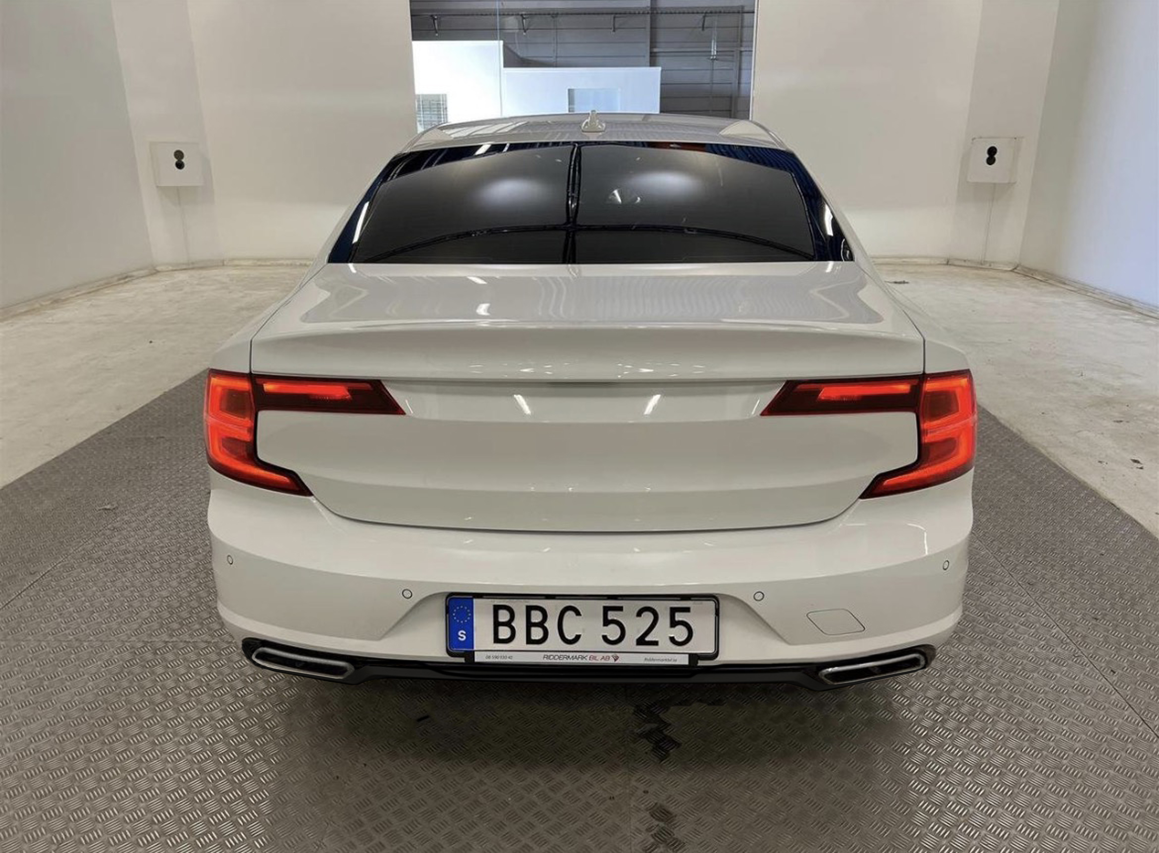 S90_Silver_avgasrör.jpg