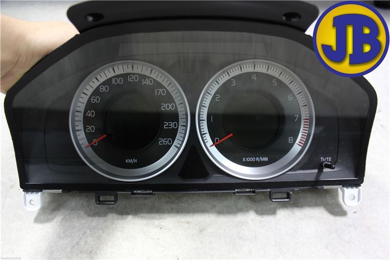 volvo_s60_2012_hastighetsm�tare.jpg