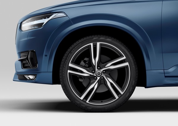 2015-Volvo-XC90-R-Design-10.jpg