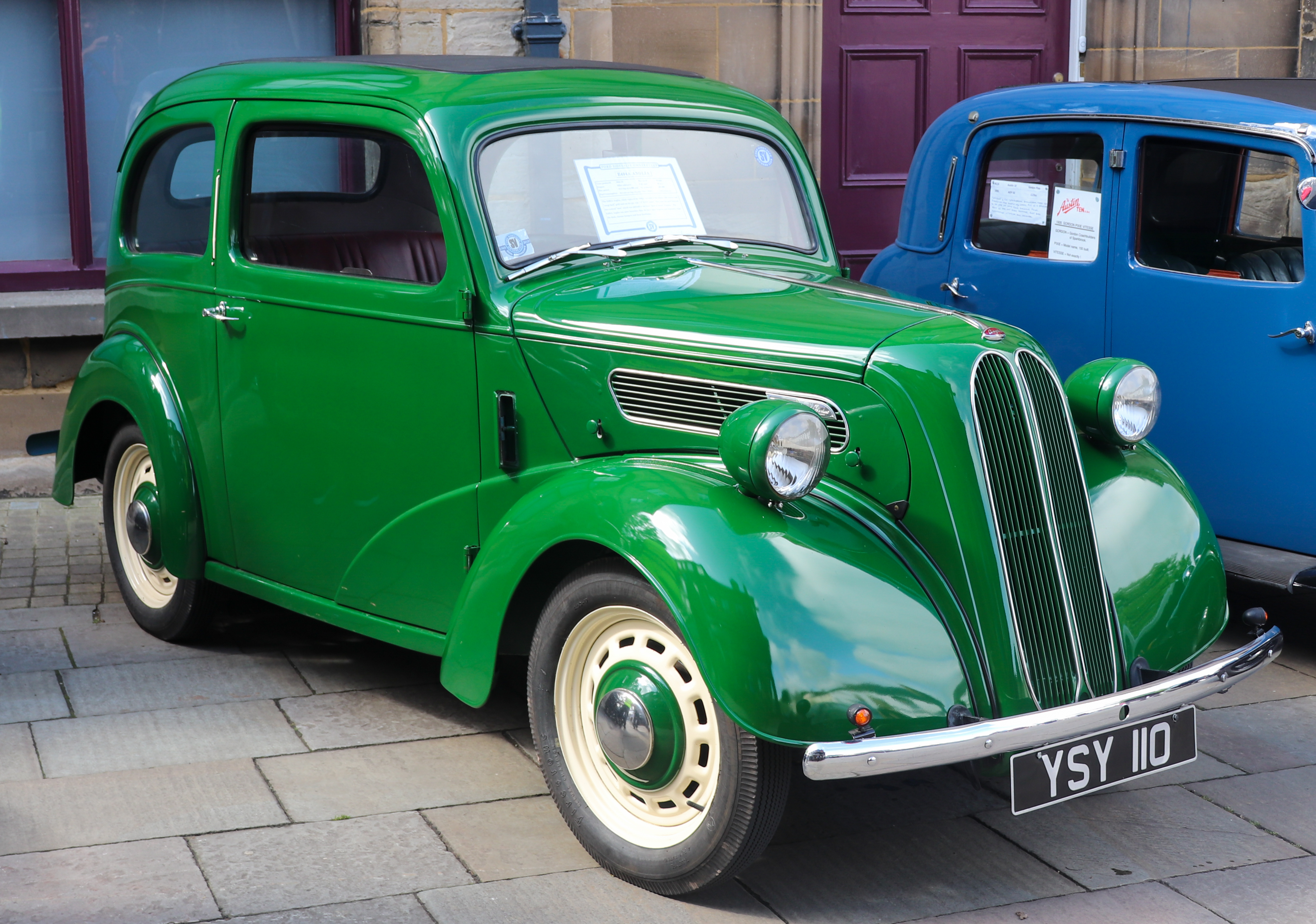 1952_Ford_Anglia_E494A_930cc.jpg