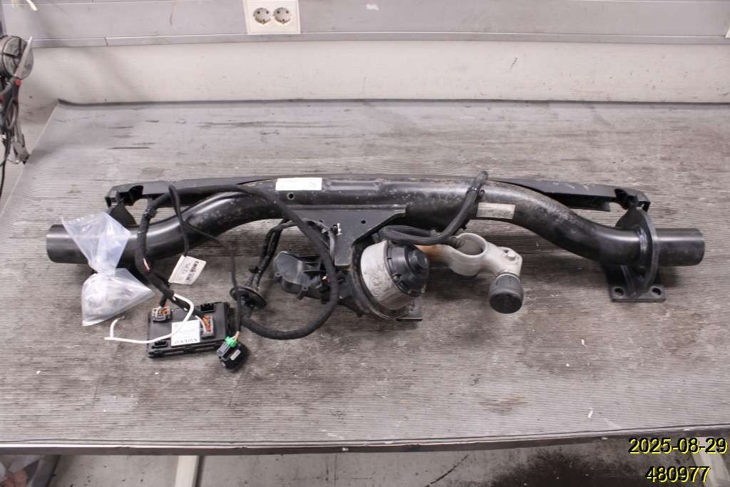 https___www.bildelsbasen.se_img-p_1024-a-85-35767290-c87f9_Dragkrok-&-Drag-Volvo-V90-Cross-Country-(OEM-32386061).jpg